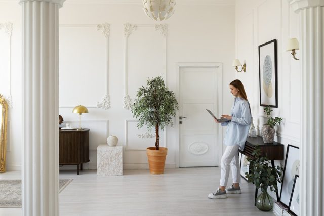 konsola w przedpokoju